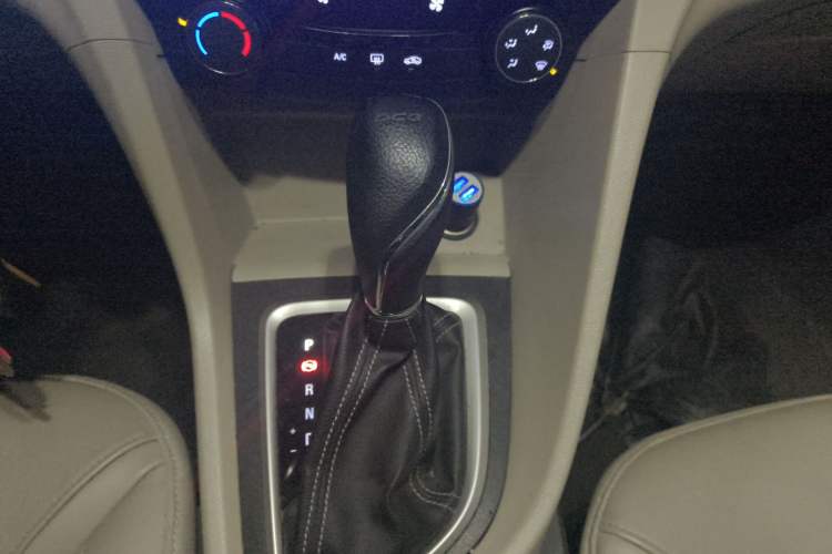 Used Buick GT 2018 15T Dual-Clutch Elite Model China V Standard Gear Lever