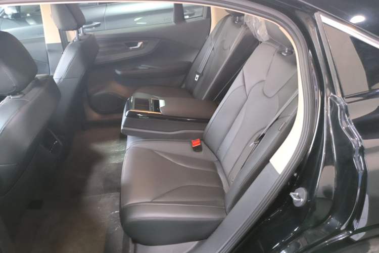 Used Hongqi E-QM5 2022 431 km Charge & Enjoy Edition
