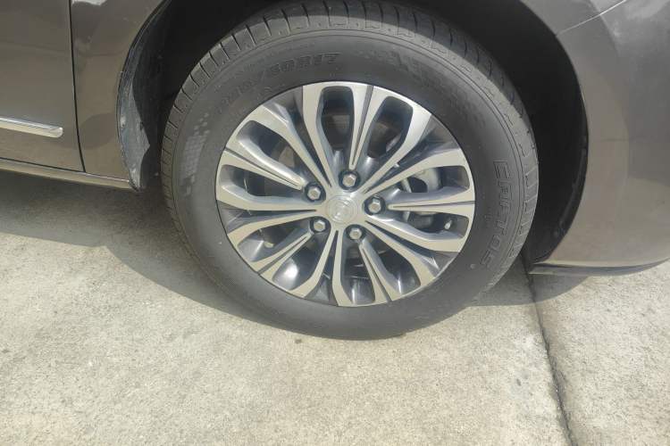 Used Buick GL8 2020 Land Business Class 652T Luxury Model Right Front Wheel Hub