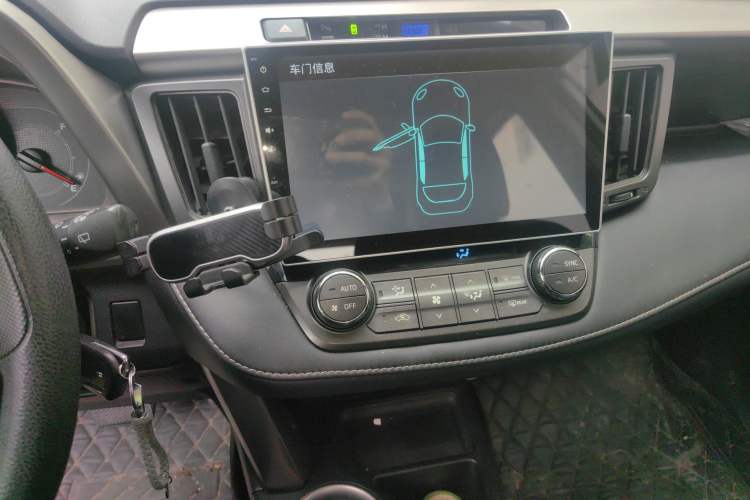 Used Toyota RAV4 2016 2.0L CVT Two-Wheel Drive Fashion Edition China V Standard Audio And AC Panel