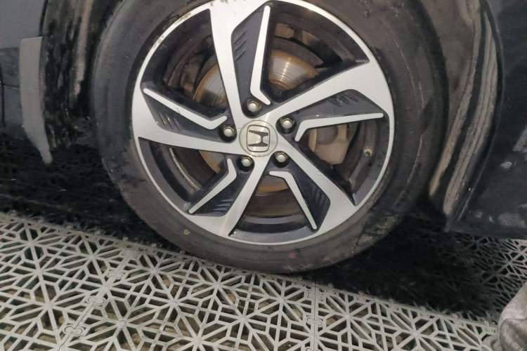 Used Honda Odyssey 2017 2.4L Smart Edition Right Front Wheel Hub