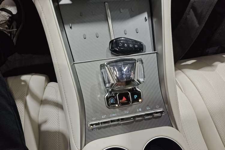 Used Denza Z9GT 2024 1100 Four-Wheel Drive Max Edition Gear Lever