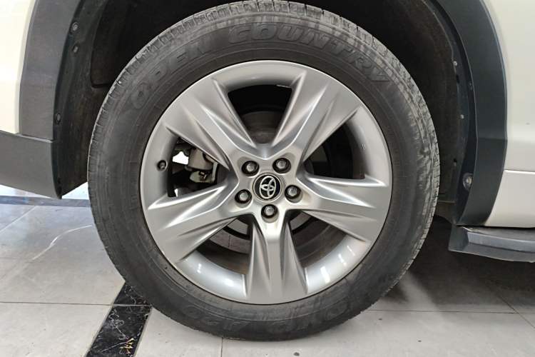 Used Toyota Highlander 2017 2.0T Four-Wheel Drive Luxury Edition 7 Seats Right Rear Wheel Hub