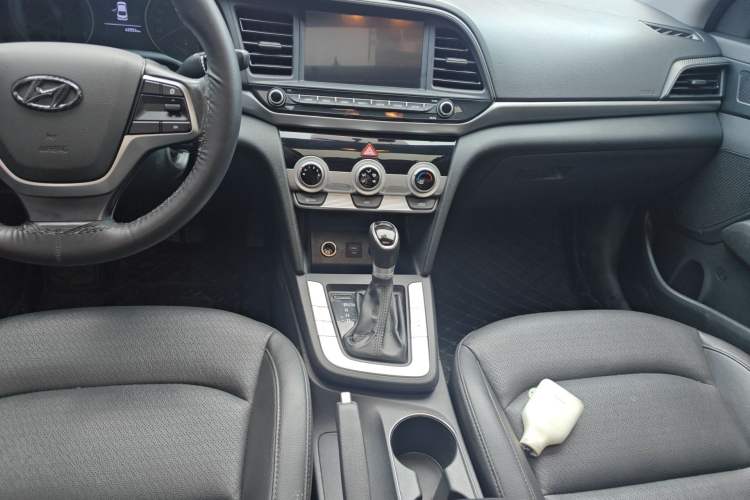Used Hyundai Elantra (6th Generation / Lingdong) 2020 1.5L CVT Smart & Stylish – Elite Version Gear Lever
