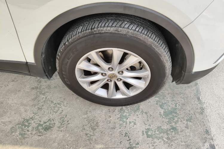 Used Buick Envision 2016 28T Four-Wheel Drive Elite Version Right Front Wheel Hub