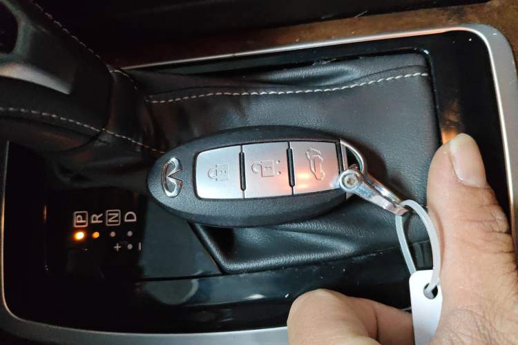 Used Infiniti QX60 2018 2.5 S/C Hybrid Two-Wheel-Drive Champion Family Edition