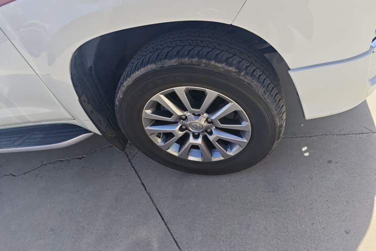 Used Toyota Prado 2019 3.5L Automatic TX-L Deluxe Edition with Rear-Mounted Spare Tire Right Front Wheel Hub