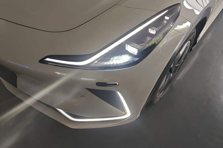 Used IM LS7 2023 77 kWh Urban Fit Rear-Wheel Drive Left Front Headlight