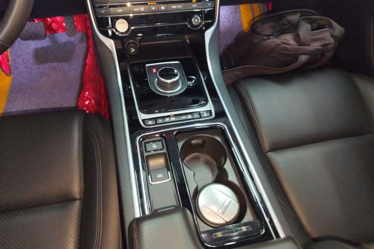 Used Jaguar XFL 2020 XFL 2.0T P200 Two-Wheel-Drive Rally Flag Edition