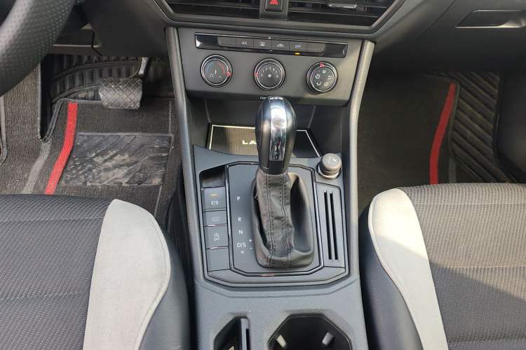 Used Volkswagen Lavida 2018 Hatchback 200TSI DSG Trend Edition China V Standard Gear Lever