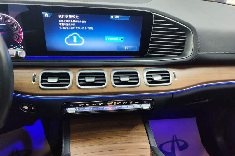 Used Mercedes-Benz GLE 2024 GLE 450 4MATIC Stylish Model Audio And AC Panel