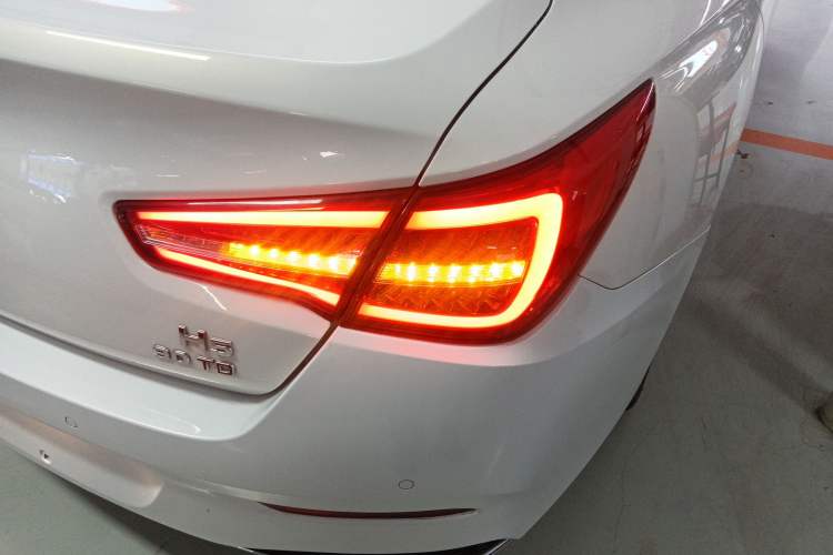 Used Hongqi H5 2019 30TD Smart Connect Enjoy Edition Right Rear Taillight