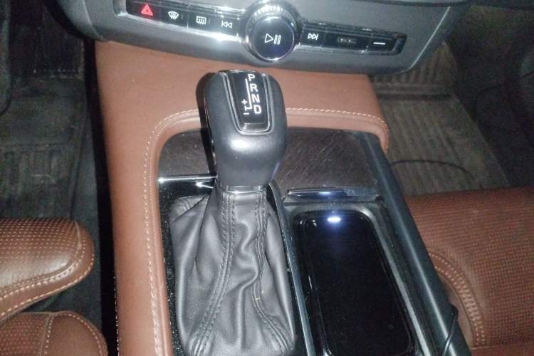 Used Volvo V90 2017 Cross Country T5 AWD Prestige Edition Gear Lever