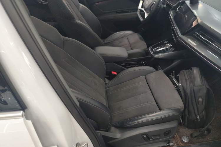 Used Audi Q4 e-tron 2022 50 e-tron quattro Visionary Edition Right Front Seat