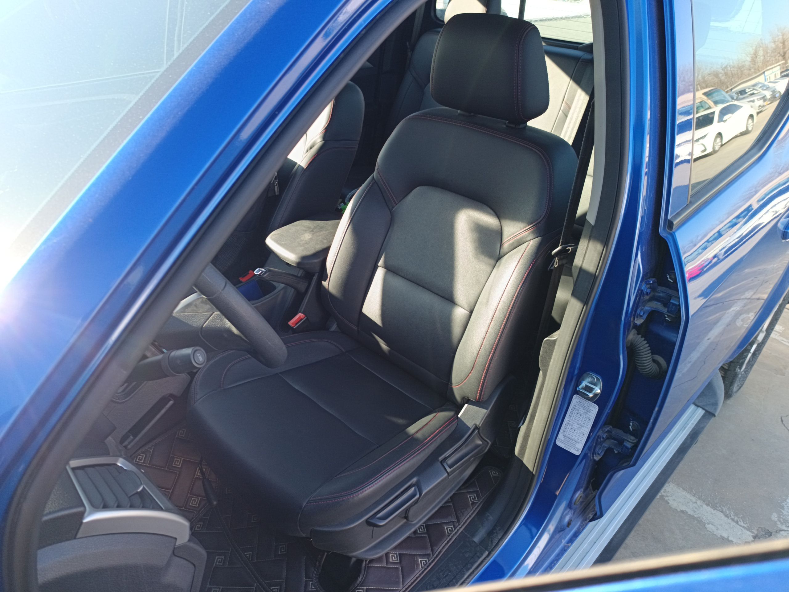 Переднее сиденье в автомобиле