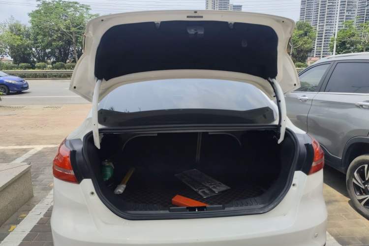 Used Ford Focus 2017 Sedan 1.6L Automatic Comfort Plus SmartDrive Edition Trunk