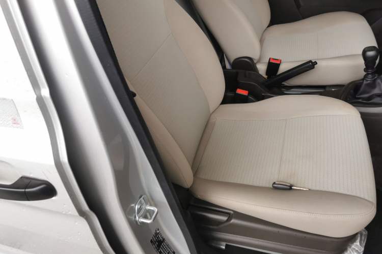 Used Wuling Hongguang V 2022 1.5L Jingqu Edition Enclosed-Window Vehicle with Electric Power Steering LAR
