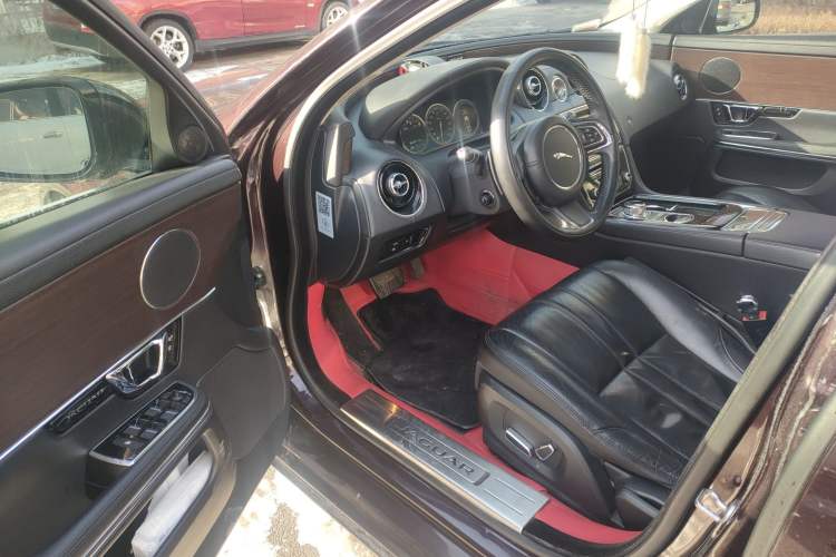 Used Jaguar XJ 2014 XJL 2.0T Two-Wheel-Drive Elegant Business Edition
