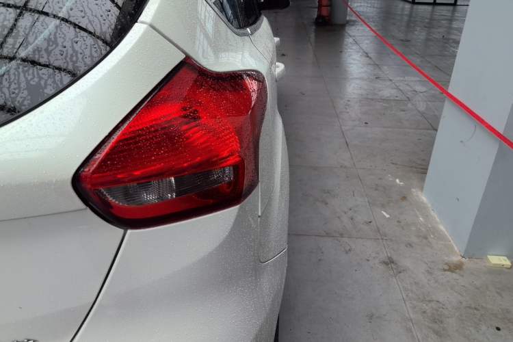 Used Ford Focus 2015 Hatchback EcoBoost 180 Automatic Elite Model Right Rear Taillight