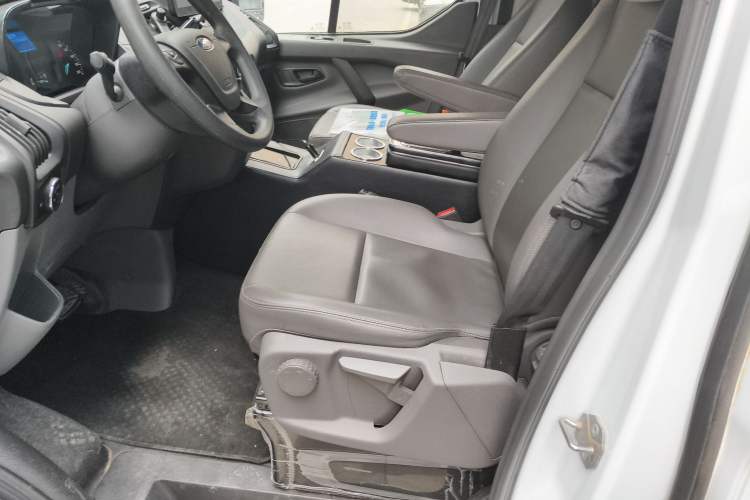 Used Ford Transit 2019 2.0T Gasoline Automatic Business & Travel Version Mid-Drive Mid-Roof 9-Seater China VI Standard
