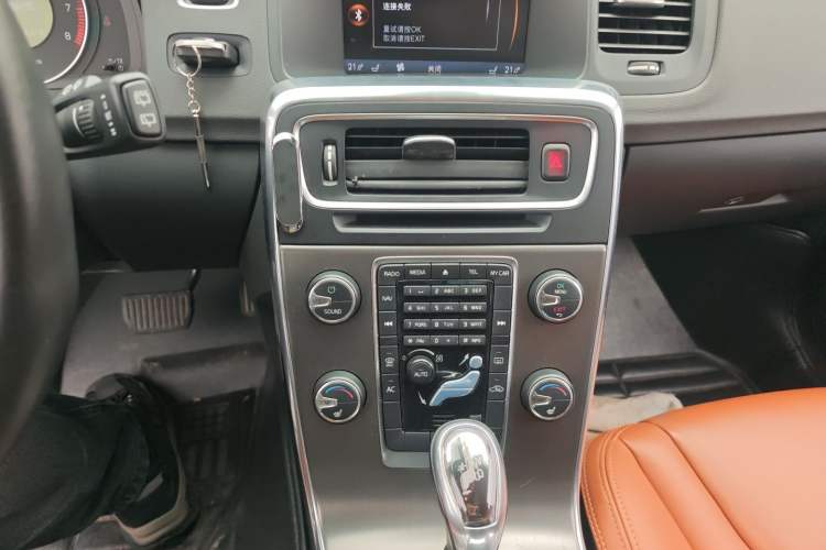 Used Volvo V60 2013 T5 Zhiya Edition Audio And AC Panel