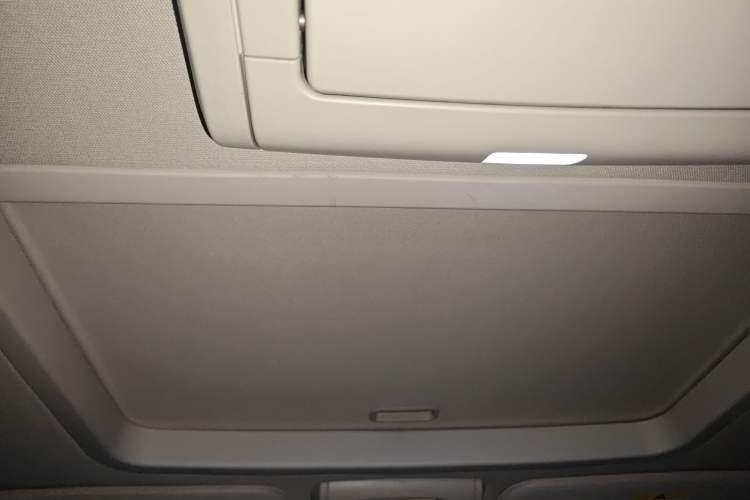 Used Chrysler Grand Voyager 2013 3.6L Luxury Edition Headliner