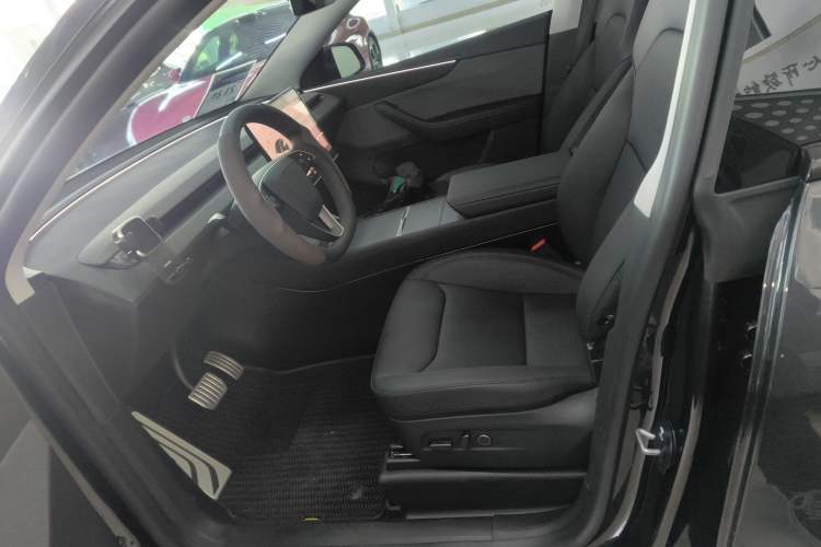 Used Tesla Model Y 2025 Rear-Wheel-Drive Version
