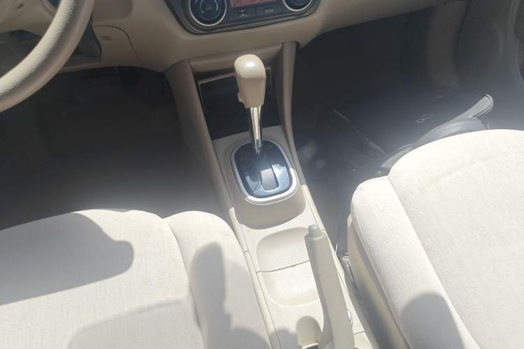 Used Nissan Sylphy 2018 Classic 1.6XE+ CVT Leading Edition Gear Lever