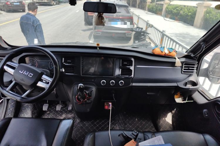 Used JMC Fushun 2023 2.0T Manual Short Wheelbase Mid-Height Passenger Version Business-Class 7-Seater (Non-Commercial) Headliner