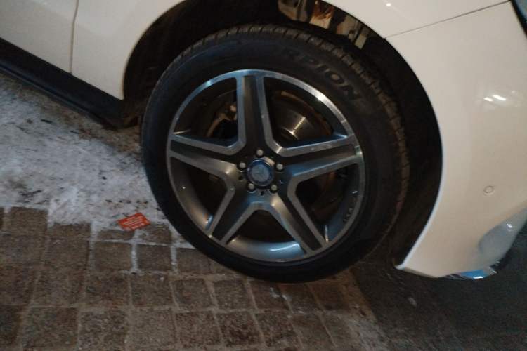 Used Mercedes-Benz GLE 2015 GLE 400 4MATIC Right Front Wheel Hub