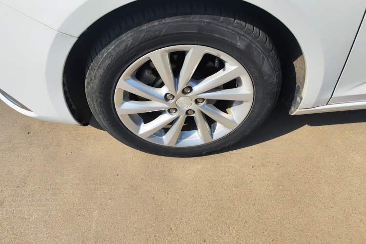 Used Buick Verano 2018 Sedan 15S Automatic Entry Model Left Front Wheel Hub