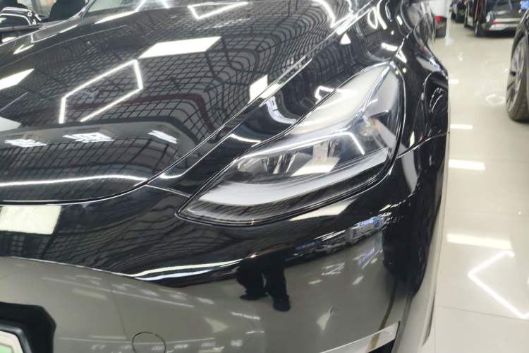 Used Tesla Model Y 2023 Long-Range All-Wheel-Drive Version
