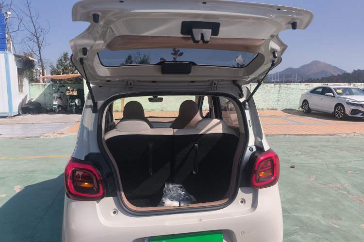 Used Wuling Hongguang MINIEV 2025 Four-Door Version Advanced Edition Trunk