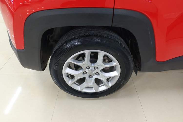 Used Jeep Renegade 2018 Connected Large Screen Version 180T Automatic Jingneng Version Right Rear Wheel Hub