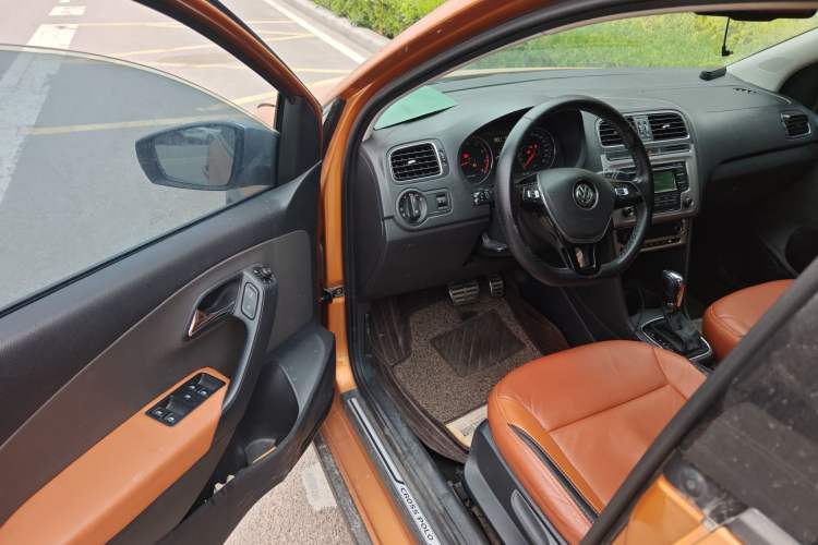Used Volkswagen Polo 2014 1.6L Cross Polo Automatic Driver Seat