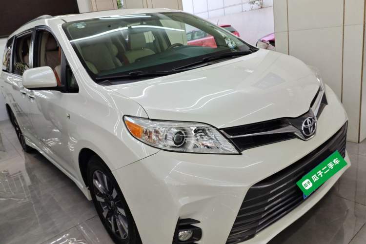 Used Toyota Sienna 2018 3.5L Two-Wheel Drive XLE 7-Seater U.S. Specification