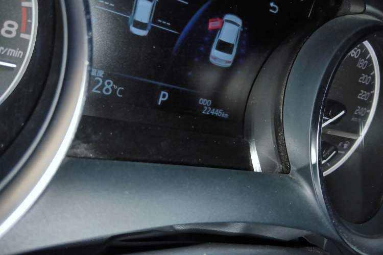 Used Toyota Camry 2021 2.0G Luxury Edition Odometer Close Up