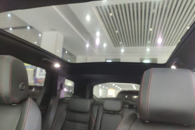 Used Land Rover Discovery Sport 2022 249 PS R-Dynamic S Performance Edition 5 Seats Headliner