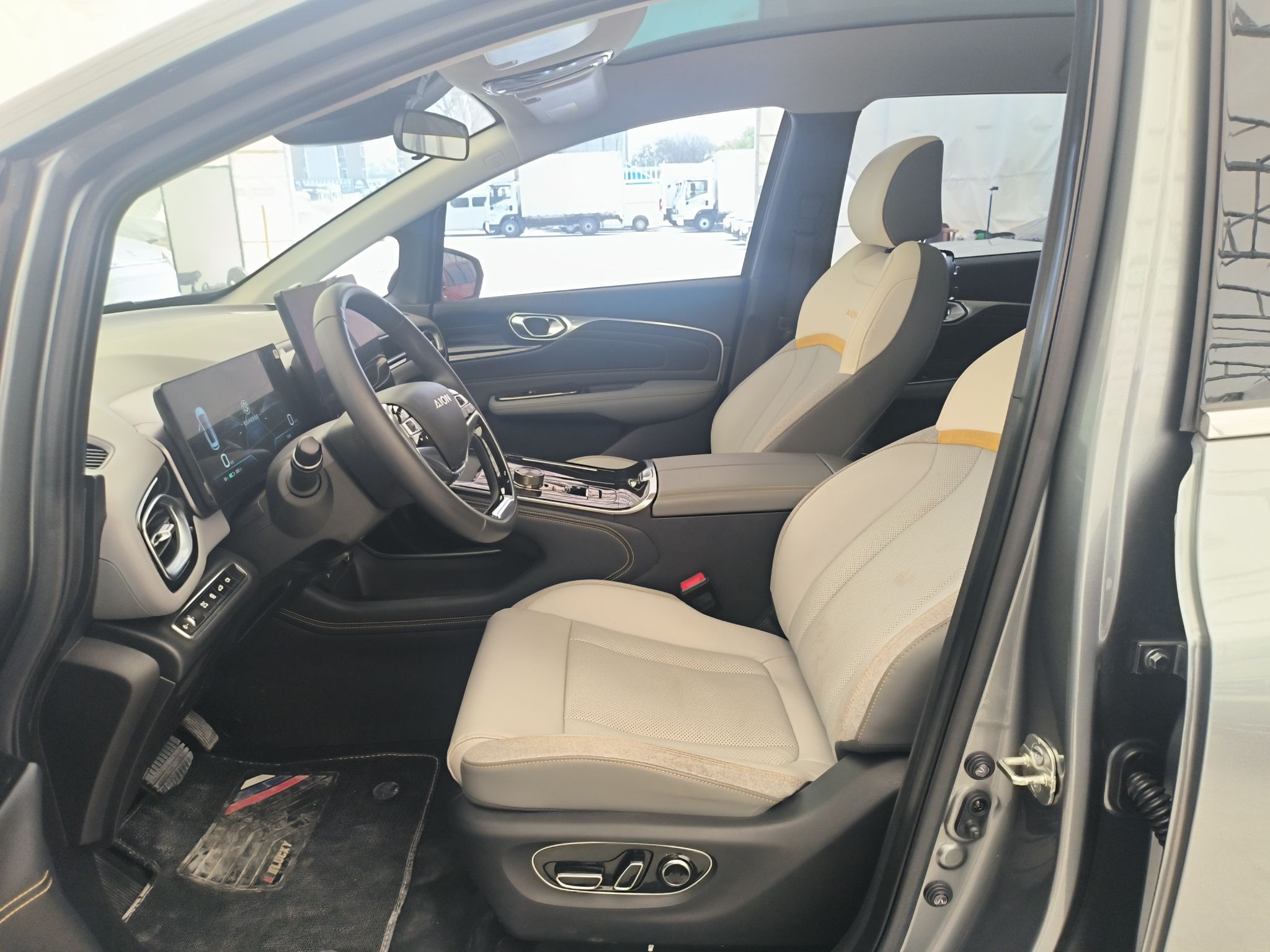 Переднее сиденье в автомобиле