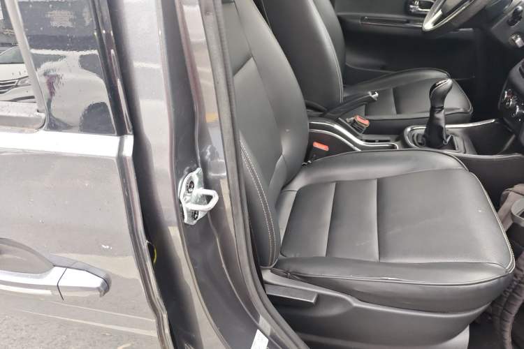 Used Jinbei Gold Hiace 2021 1.5L Passenger Van Travel Lion 6-Seater