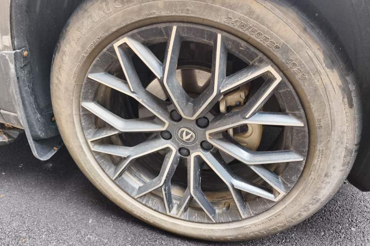 Used CHANGAN UNI-Z New Energy 2024 Blue Whale Smart Electric iDD 125km Excellence Model Right Front Wheel Hub