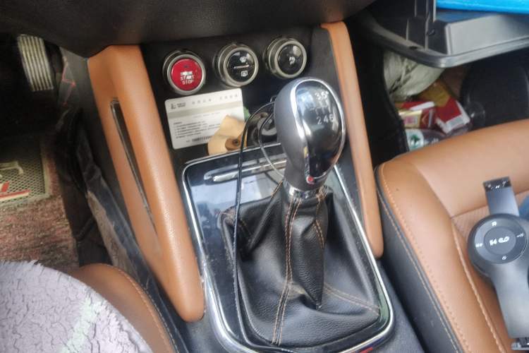 Used CHANGAN OSHAN CX70 2017 CX70T 1.5T Manual Zunqing Edition