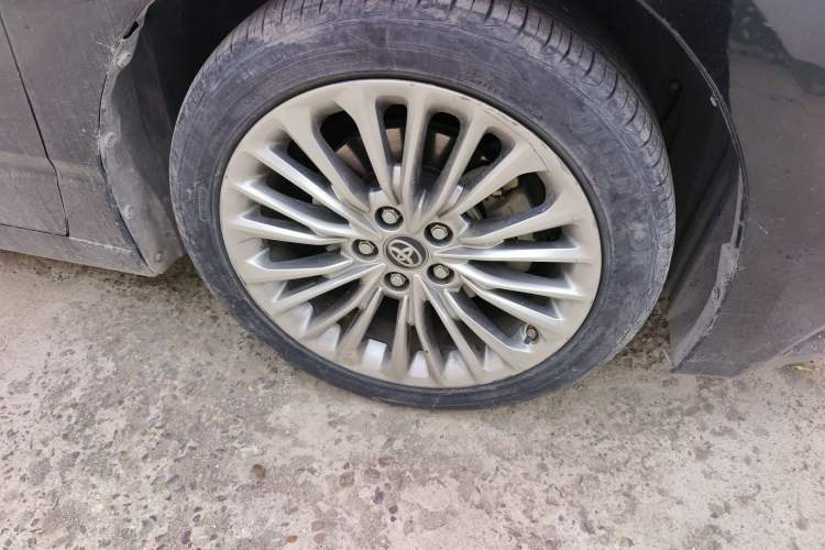 Used Toyota Avalon 2019 Dual-Engine 2.5L XLE Prestige Version China VI Standard
