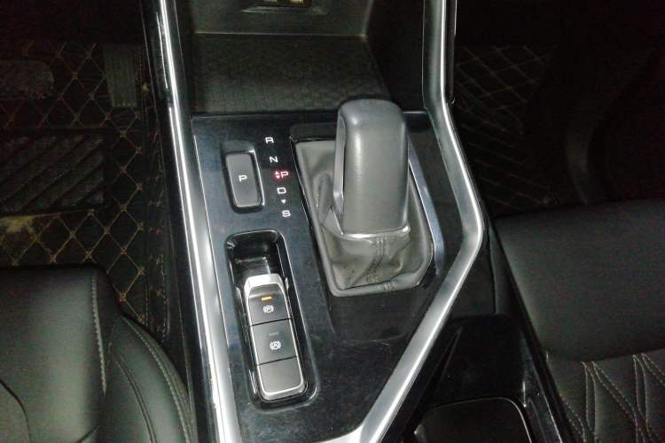 Used Wuling Asta 2022 2.0L DHT Electric-Speed Version
