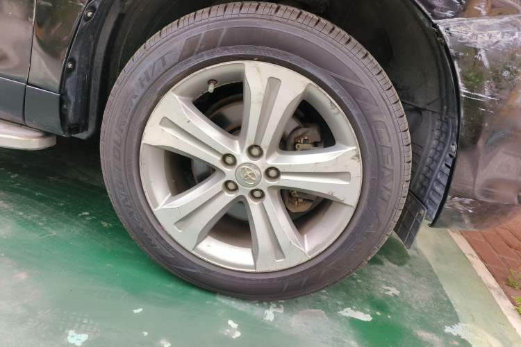 Used Toyota Highlander 2009 2.7L Two-Wheel Drive 5-Seater Sport Edition Right Front Wheel Hub