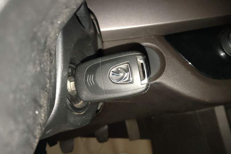 Used Baojun 310W 2017 1.5L Manual Fashion Model China V
