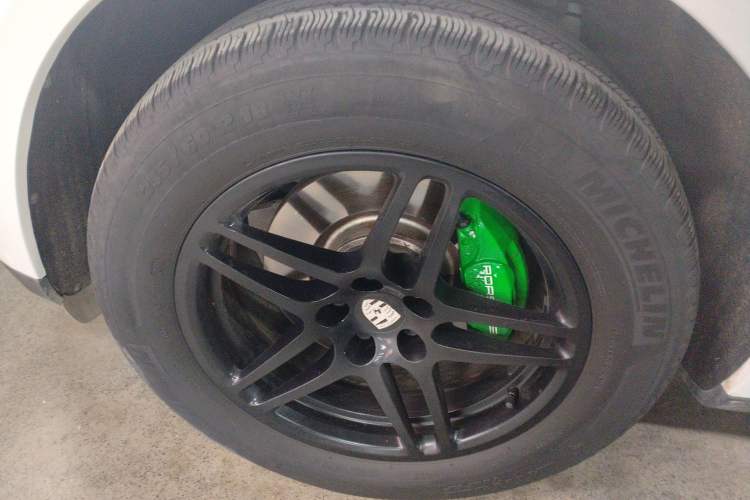 Used Porsche Macan 2017 Macan 2.0T Exterior 4