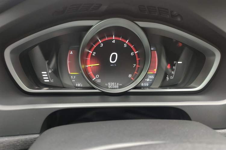 Used Volvo V40 2015 1.6T Zhiya Edition