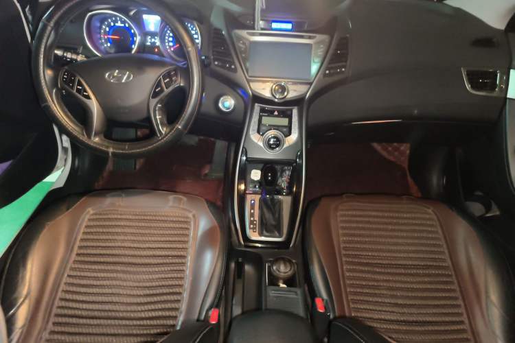 Used Hyundai Elantra (5th Generation / Langdong) 2012 1.6L Automatic Prestige Model Center Console