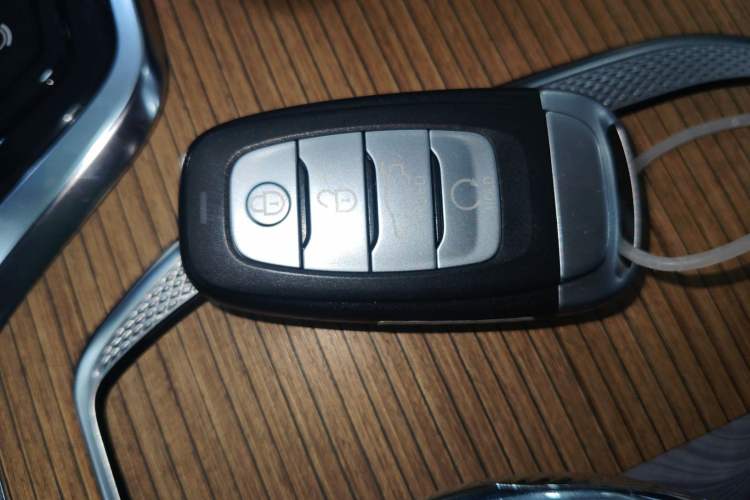 Used Hongqi E-HS9 2022 690 km Range Flagship Edition Six Seats Vehicle Key